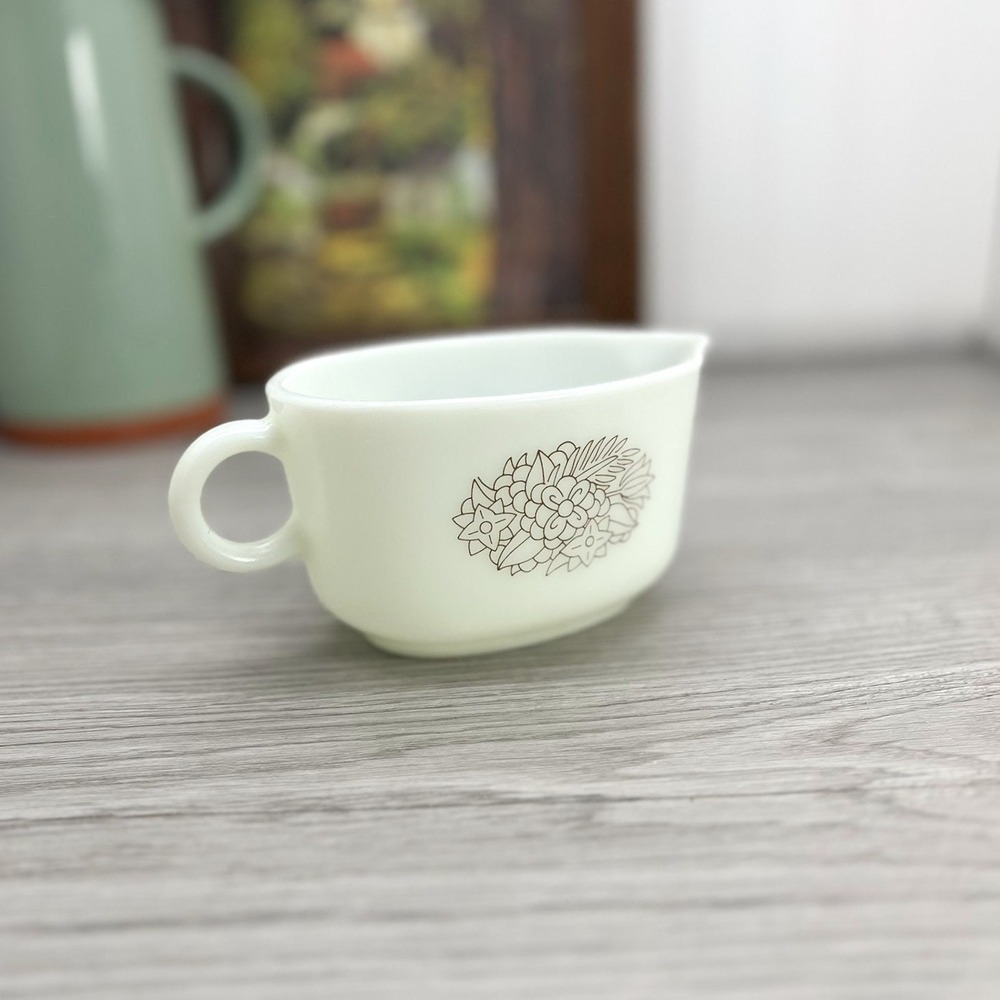 Pyrex‎ Woodland Brown Gravy Boat 77-B  Glassware Vintage